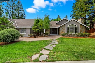 3 Magee Ct, Moraga, CA 94556