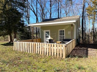 1226 Occupacia Rd, Hustle, VA 22476