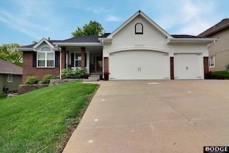 19523 Binney Cir, Elkhorn, NE 68022