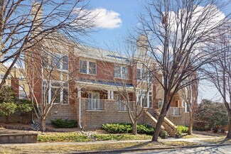 703 Oakland Ave, Saint Paul, MN 55102