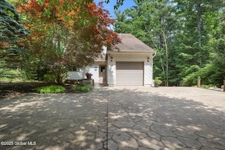 29 Woodland Ridge Rd, Bolton, NY 12814