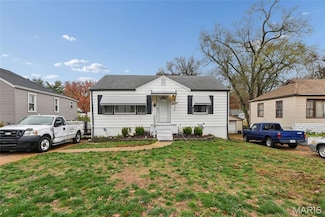 7829 Utica Dr, Saint Louis, MO 63133