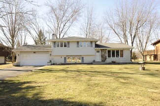 12244 Walker Rd, Lemont, IL 60439