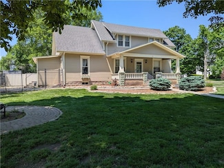 110 N 2nd St, Hiawatha, KS 66434