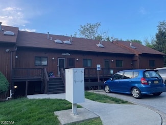 1 Snowbird Ct Unit 8, Vernon, NJ 07462
