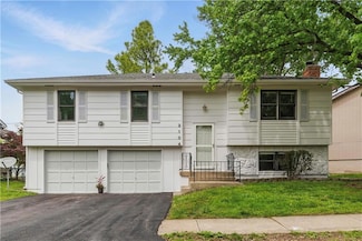 2104 E Taylor Dr, Olathe, KS 66062