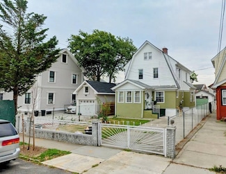 19624 90th Ave, Hollis, NY 11423