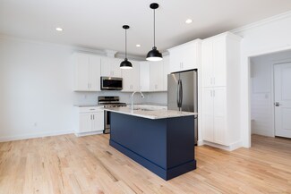 27 Oakwood Cir Unit 8, Plainville, CT 06062