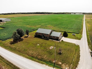 260 Wisher Rd, Patoka, IL 62875