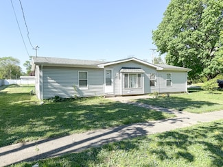 285 E Center St, Sheldon, IL 60966