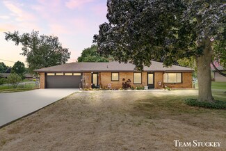 3955 Ivanrest Ave SW, Grandville, MI 49418