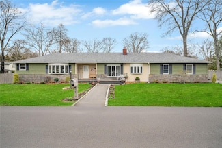 33 Wills Ave, Mastic, NY 11950