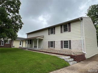 2510 Woodsage Dr, Florissant, MO 63033