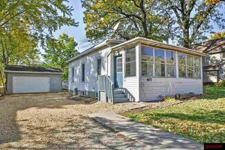 407 407 N 3rd St, Waseca, MN 56093