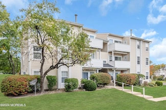 36 Fennec Ct, Tinton Falls, NJ 07753