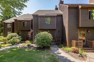 27 Thornhill Rd, Stratham, NH 03885
