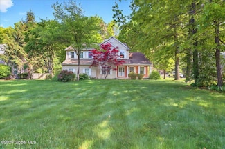 9 Tracey Ct, Clifton Park, NY 12065