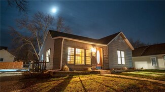 422 E Filmore St, Winterset, IA 50273