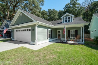 14 Carolina Village Cir, Beaufort, SC 29906