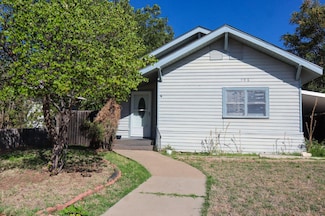 906 El Paso St, Plainview, TX 79072