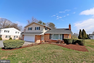 57 W Ridge Dr, Leola, PA 17540