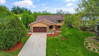 832 Cornwallis Ct, Saint Paul, MN 55123
