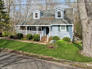 104 Channel Dr, Port Barrington, IL 60010