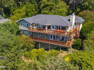 407 King St, Yachats, OR 97498
