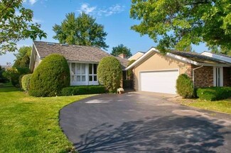 120 Briarwood Loop, Oak Brook, IL 60523