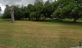 129 W Hampton Dr, Seguin, TX 78155