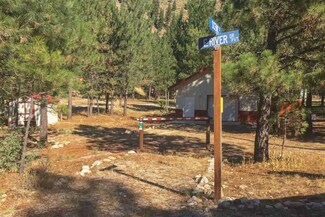 16 E River Dr, Lowman, ID 83637