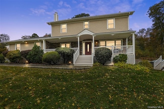 4 Wayacross Rd, Mahopac, NY 10541