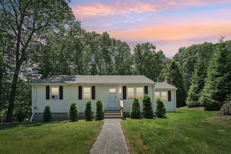 74 Oriole Dr, Whitinsville, MA 01588