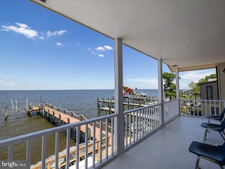 2112 Lake Dr, Pasadena, MD 21122
