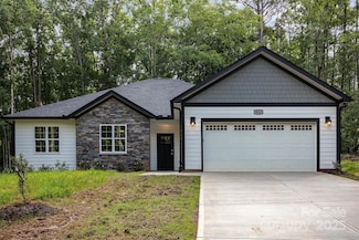 813 Montreat Dr, Dallas, NC 28034