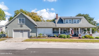217 Broad St, Beaufort, NC 28516