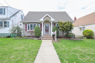 192 Gansevoort Blvd, Staten Island, NY 10314