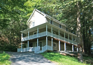 36 Torrey St, Easthampton, MA 01027