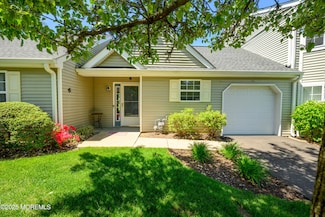 6 Pagoda Ln, Freehold, NJ 07728