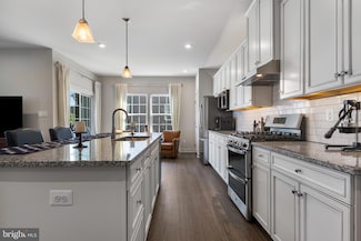 166 Hood Farm Dr, West Grove, PA 19390