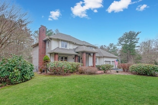 7 Laura Ln, Mattapoisett, MA 02739