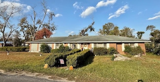 10 W 1st Ave, Hazlehurst, GA 31539