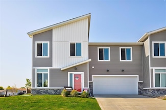 9526 Crowning Dr, West Des Moines, IA 50266