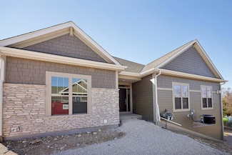 N28W25273 Parkway Ridge Cir Unit A Bldg 13 Unit 48, Pewaukee, WI 53072
