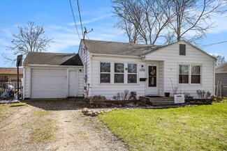 1108 Chrysler St, Kalamazoo, MI 49048