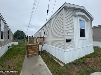 7 Mary Ann Ct, Keansburg, NJ 07734