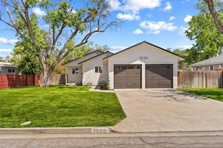 1935 N Mayfair Dr, Hanford, CA 93230