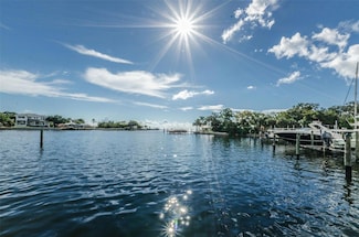 1325 Snell Isle Blvd NE Unit 611, Saint Petersburg, FL 33704