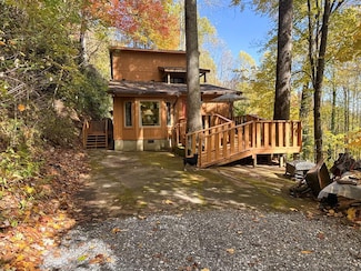 75 Natural Dr, Franklin, NC 28734