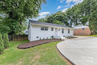 1218 E Woodlawn Rd, Charlotte, NC 28209